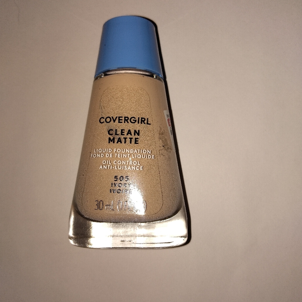 New Covergirl Clean Matte Liquid Foundation #505 Ivory 1 fl oz.